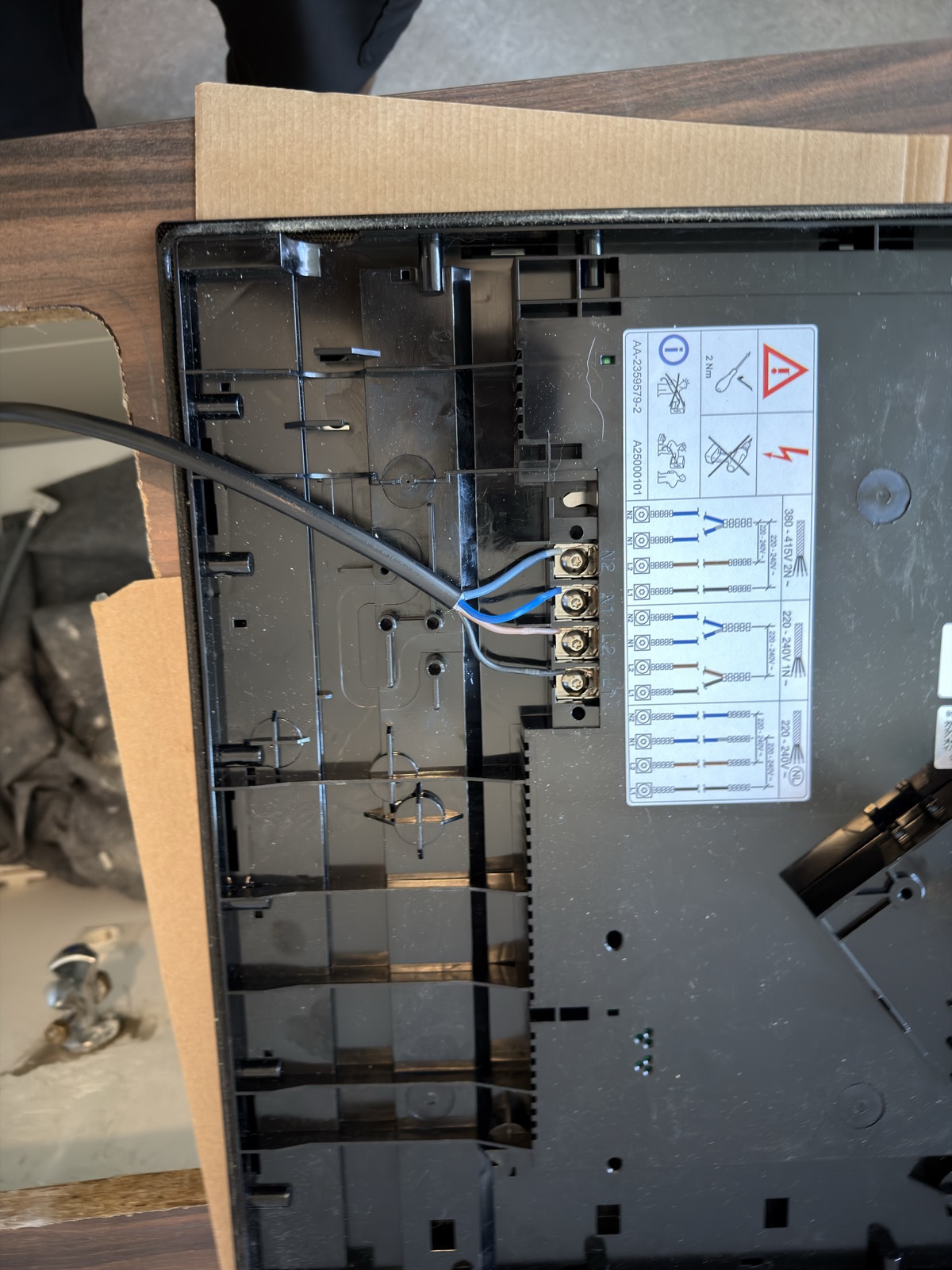 Fachgerechter elektrischer Anschluss eines Elektrogeräts durch Wienstell48